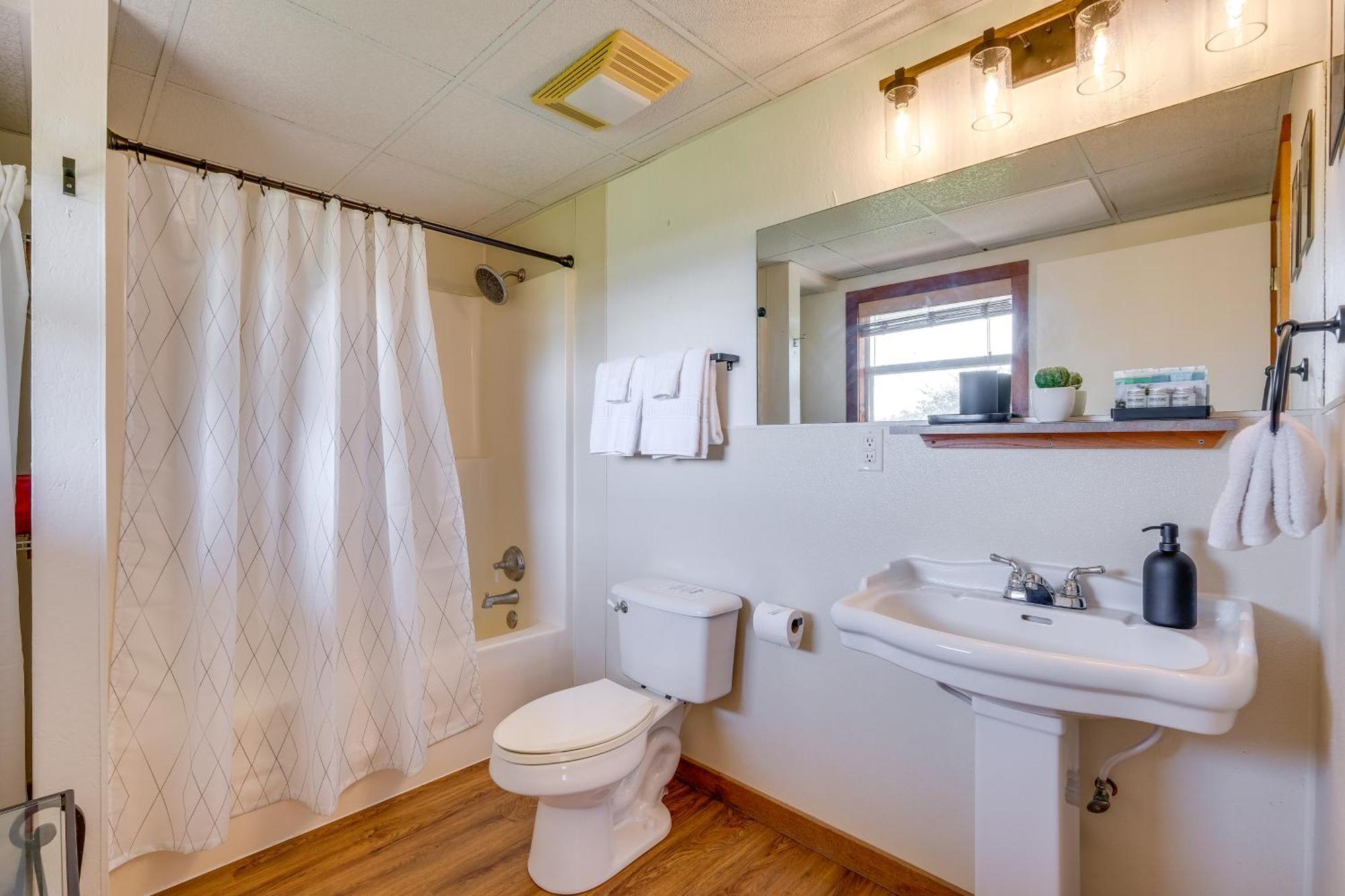 Delightful Carmine Studio On Farm Near Round Top! Екстер'єр фото