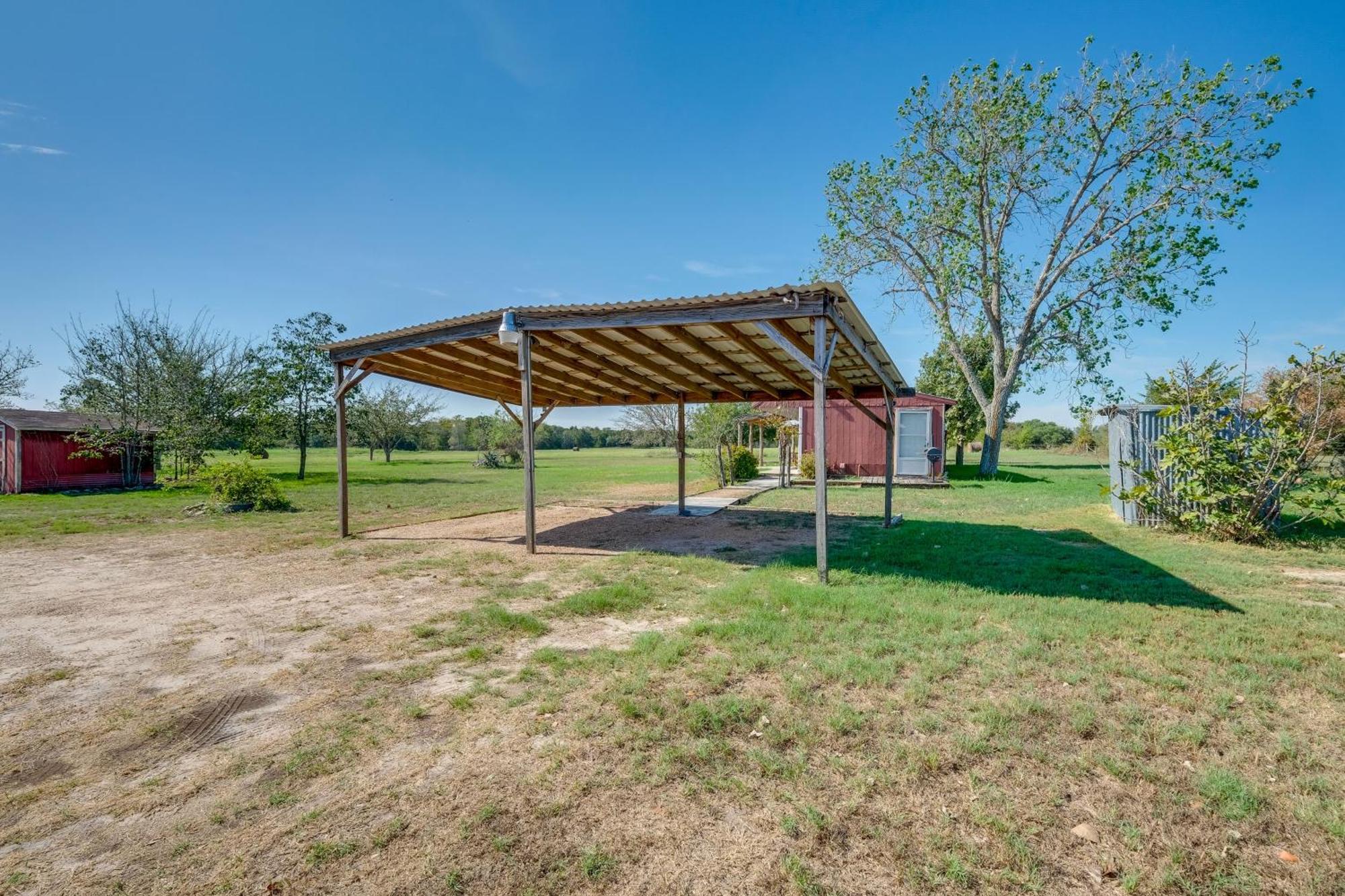 Delightful Carmine Studio On Farm Near Round Top! Екстер'єр фото