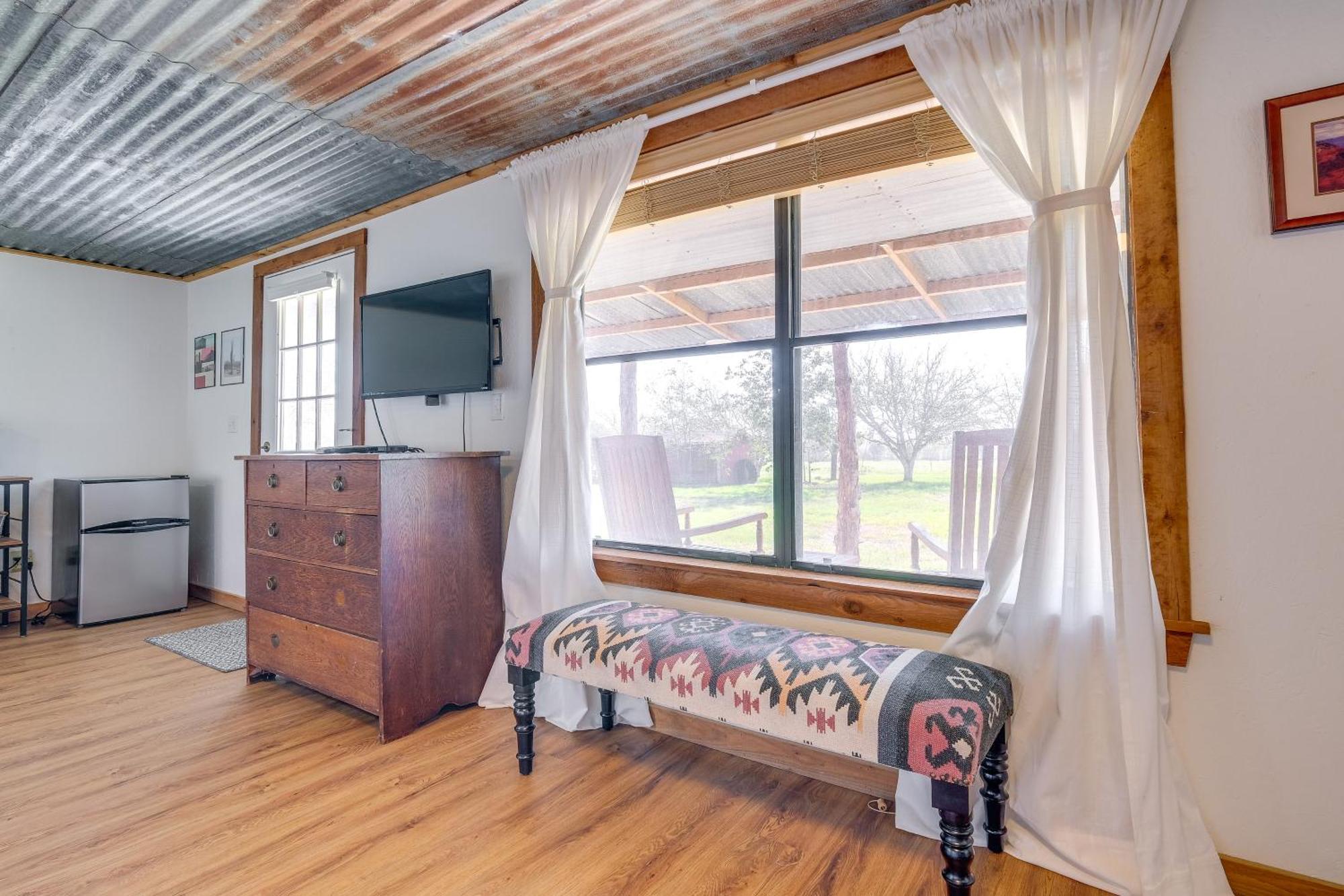 Delightful Carmine Studio On Farm Near Round Top! Екстер'єр фото