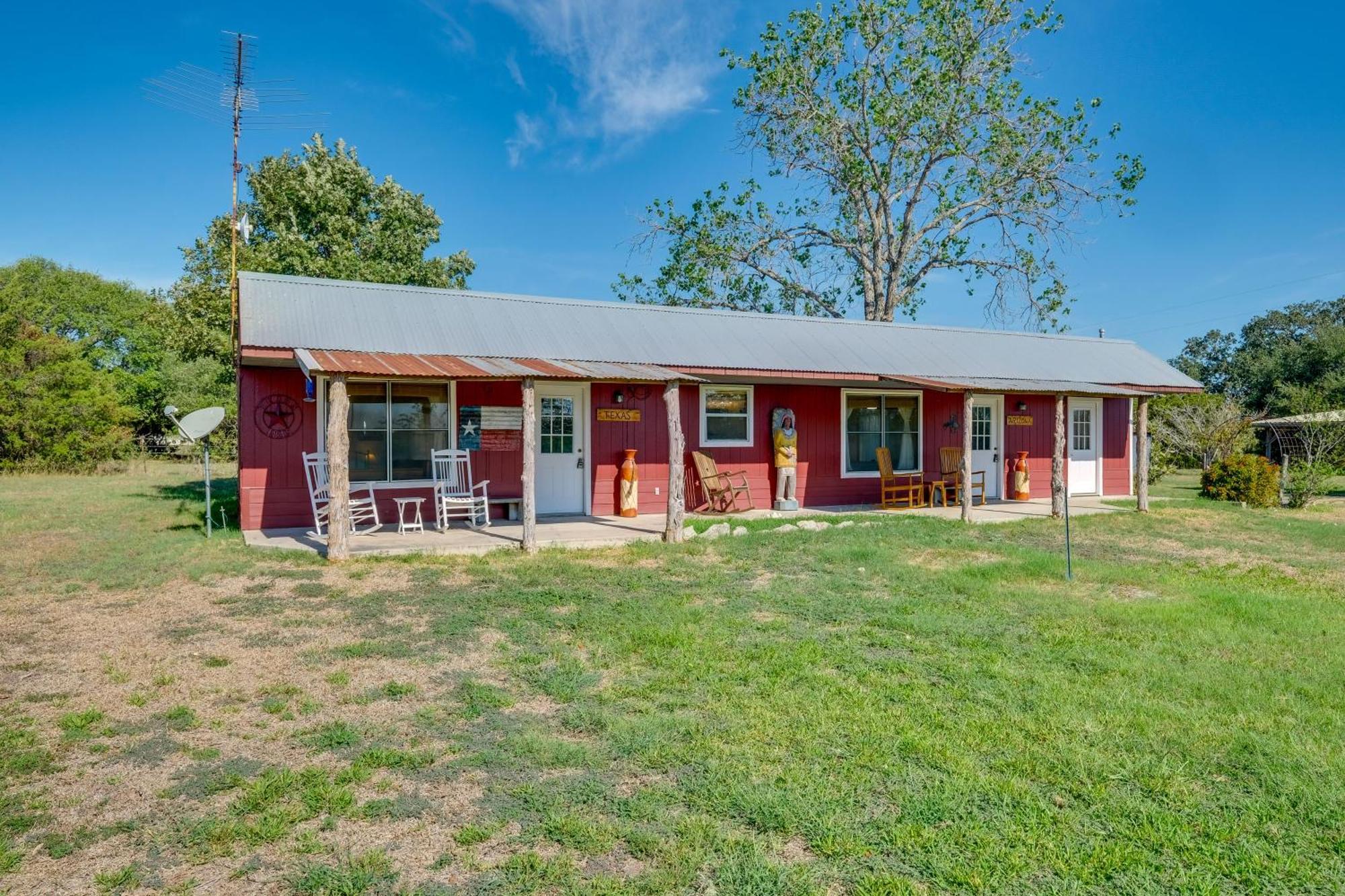 Delightful Carmine Studio On Farm Near Round Top! Екстер'єр фото